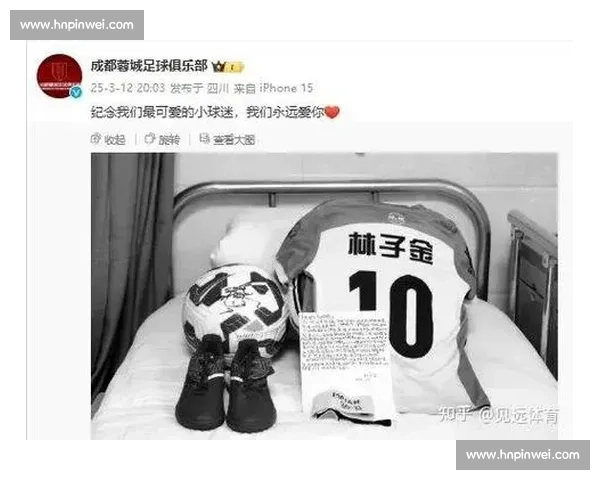 C 罗与小球迷的双向奔赴:一个拥抱里的星光与热爱 C 罗与小球迷的双向奔赴:一个拥抱里的星光与热爱