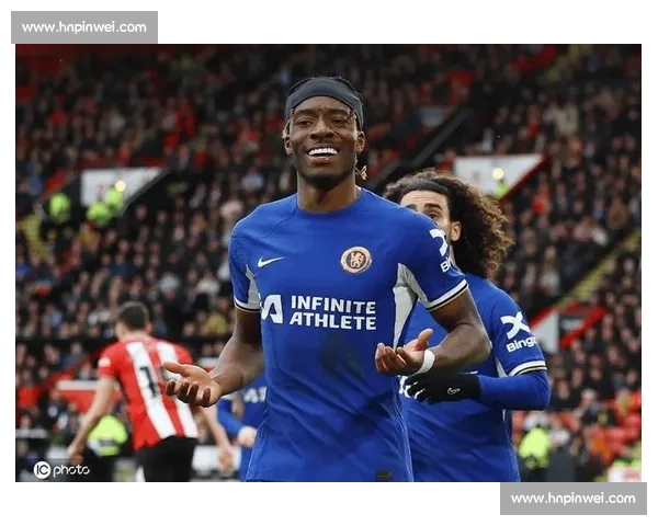 马杜埃凯 GQ 大片曝光！切尔西边锋化身巴黎世家型男